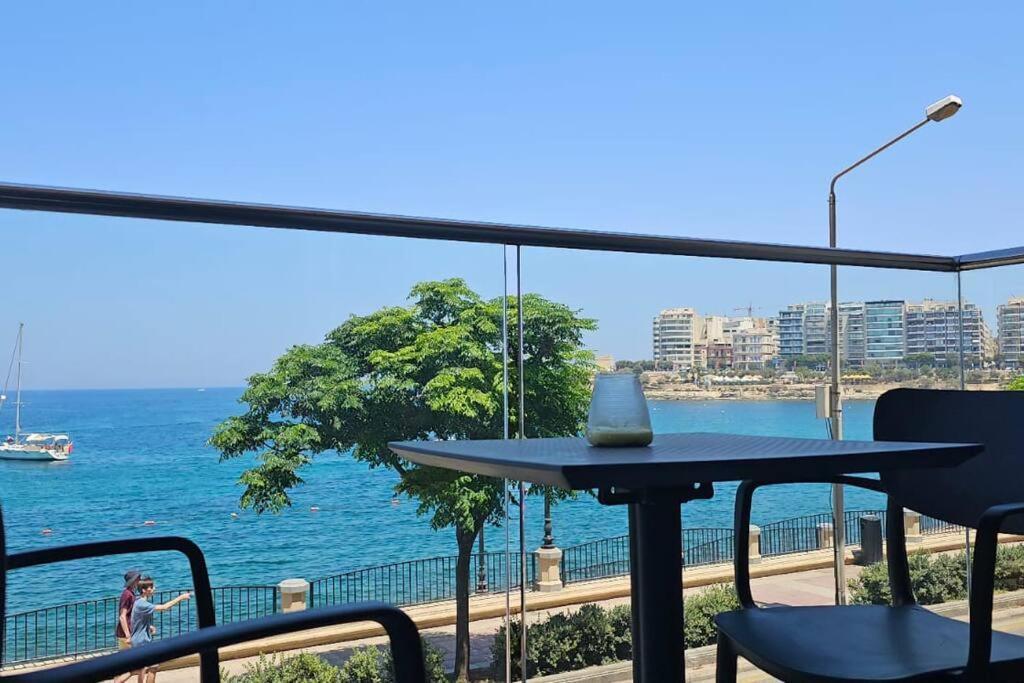 Balluta Bay Seaview 2 Bedrooms 2 Bathrooms Appartement *
